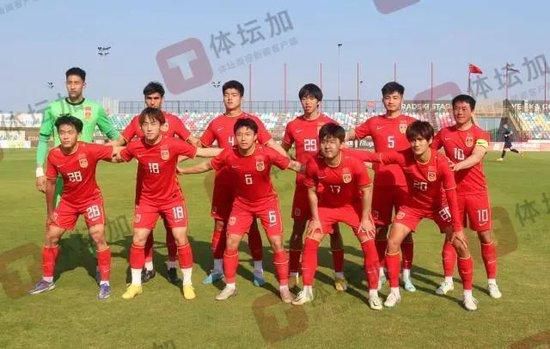 美女憋尿到极限且不能尿