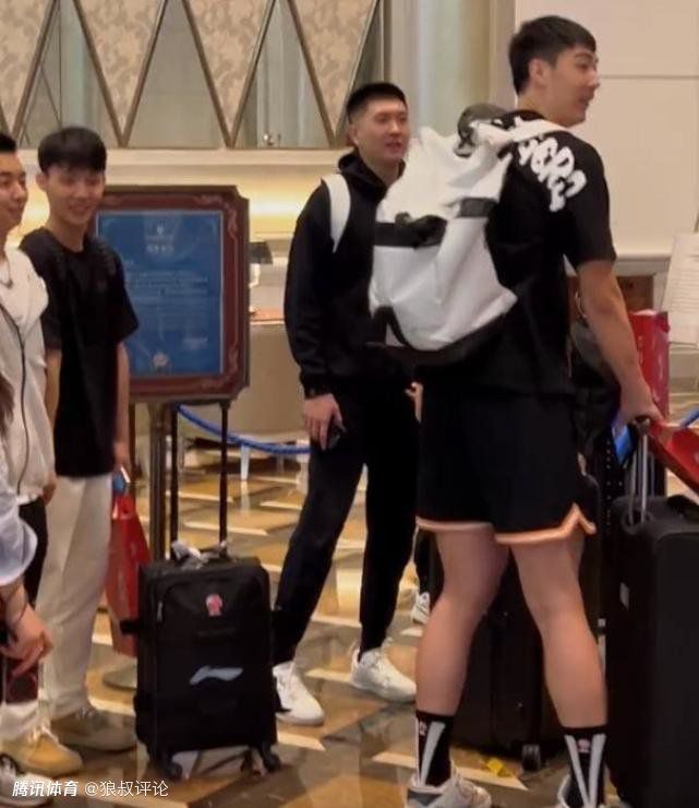 啊好痛嗯轻一点好痛
