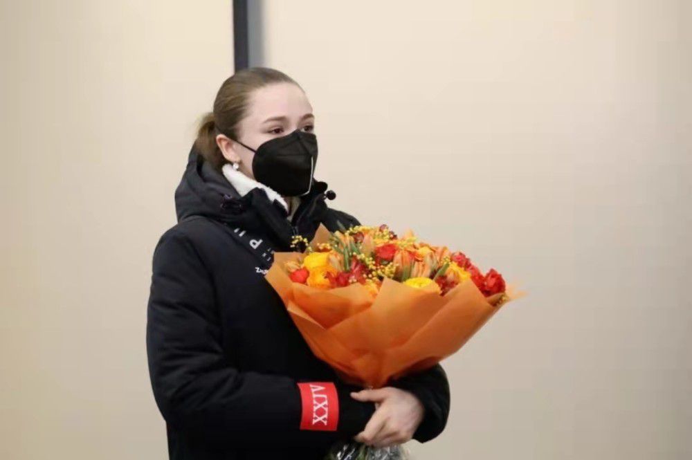美女嗯啊